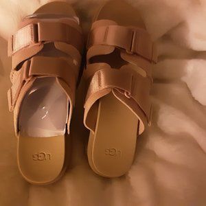UGG NEW WITH BOX SIZE 9.5 PINK PLATFORM SANDAL!